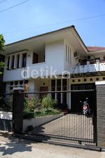 Sehari Pasca Bebas, Rumah Ariel Masih Sepi
