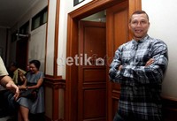 Bintang sitkom Suami-Suami Takut Istri bang Tigor menggugat cerai sang istri, Selly.