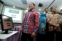 Untuk meningkatkan loyalitas nasabah Bank Muamalat tahun 2012 meluncurkan program MBR dengan 2012 hadiah diantaranya Grand Prize 2 unit Toyota Alphard. (dok Muamalat)