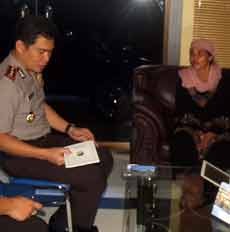 Ponsel Kapolres Tanjung Perak Ditemukan Penjual Nasi
