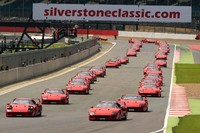 Barisan merah panjang dari Ferrari F40 itu terlihat di sirkuit Silverstone Grand Prix di Silverstone Classic di akhir pekan lalu. (dok Silverstone Classic).