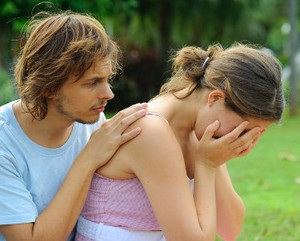 4 Alasan Pria Benci Melihat Wanita Menangis 