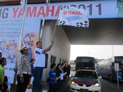 Kurangi Kecelakaan Lalu Lintas, Yamaha Mudik Bareng Naik Bus