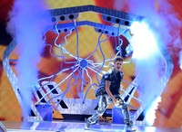 Justin tampil enerjik di atas panggung. (Kevin Winter/Getty Images).
