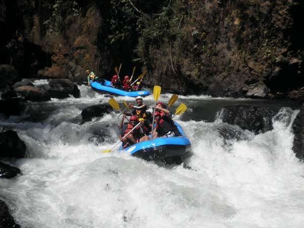 7 Air Terjun Dahsyat di Tengah Jeram Sungai Pekalen