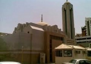Subhanallah! Pohon Bisa Terbang Sendiri di Masjid Pohon