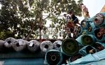 Keceriaan Anak-anak Pinggiran Saat Bermain