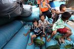 Keceriaan Anak-anak Pinggiran Saat Bermain