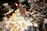 Mulai hari ini, Rabu (25/7/2012), perajin tempe dan tahu di semua wilayah DKI Jakarta melaksanakan mogok produksi dan berjualan selam 3 hari.