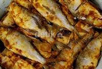 Tiap hari pula, 100kg daging atau ikan dimasak. Kalau menunya berupa telur, 200kg telur akan diolah.