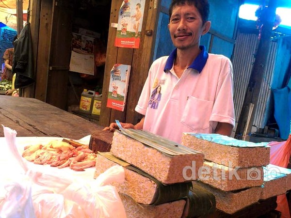 Pedagang Tempe di Makassar Tetap Berjualan