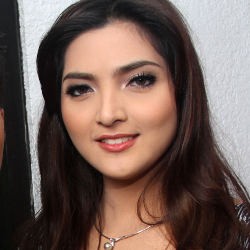 Tak Hanya Gamis, Bando Ashanty Juga Marak Dijual di Mangga Dua