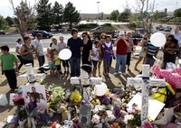 Pemeran Batman itu terlihat sedih atas tragedi penembakan yang dilakukan James Eagan Holmes saat pemutaran The Dark Knight Rises di Colorado, Amerika Serikat. (Joshua Lott/Getty Images).