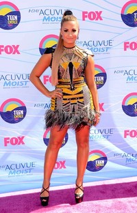 Ia berkesempatan menjadi host untuk acara Teen Choice Awards 2012 bersama rekannya, Kevin McHale. (Jason Merritt/Getty Images).