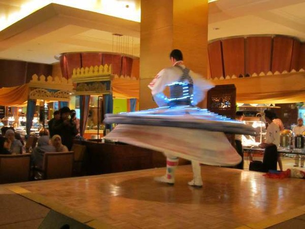 Nyam-nyam, Nikmati Hidangan Khas Timur Tengah di Asia Restaurant