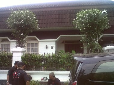 KPK Bawa 4 Kardus Cokelat dari Rumah Emir Moeis