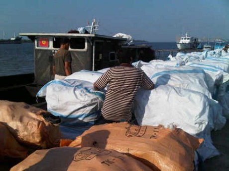 Bea Cukai Sumut Tangkap Kapal Penyelundup Pakaian Bekas dari Malaysia