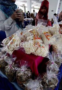 Tahun lalu produksi ikan nasional mencapai 11,6 juta ton. 2012, KKP menargetkan konsumsi ikan nasional naik 10 persen atau sebesar 34,4 kilogram per tahun.