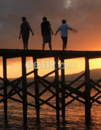 Para wisatawan menanti sunrise atau matahari terbit. (Budi Sugiarto/detikcom).