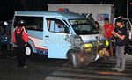 Angkot Tabrak Trotoar di Perempatan Condet