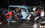 Angkot Tabrak Trotoar di Perempatan Condet