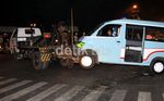 Angkot Tabrak Trotoar di Perempatan Condet