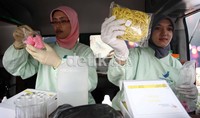 BPOM juga menyiagakan mobil laboratorium keliling untuk menguji sampel makanan berbuka puasa.