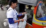 Eitss...Fans Hatta Rajasa Bagi-bagi Takjil