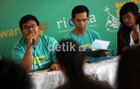 Acara tersebut bukan hanya sekadar hiburan semata, melainkan untuk dakwah dan amal, karena setiap orang yang ingin hadir menonton pertunjukan tersebut cukup menyumbangkan sebuah buku layak pakai.