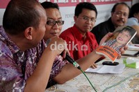 Para pembicara turut mengupas materi buku Ribka Tjiptaning. Menurut para pembicara, sejarah kudatuli versi Orde Baru sudah tidak relevan.