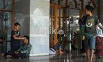 Pemijat Anak-anak Berharap Rejeki di Ramadan