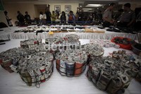 Polda menyita 200 ribu petasan yang tidak sesuai prosedur. Seperti diketahui, penggunaan bunga api tidak boleh berdiameter di atas 2 CM.