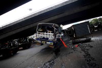 Truk kontainer tersebut berhasil dievakuasi.