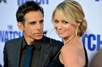 Ben Stiller dan sang istri, Christine Taylor di premiere The Watch di Graumans Chinese Theatre, Hollywood, California, Senin (23/7/2012). (Alberto E. Rodriguez/Getty Images).