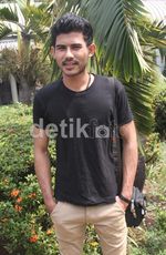Gaya Casual Dion Idol