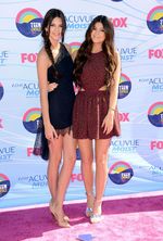 10 Dress Seksi di Teen Choice Awards 2012