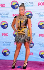 10 Dress Seksi di Teen Choice Awards 2012