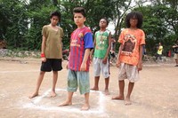 Mereka bersahabat sejak kecil dan menonjol dengan segala kelebihannya masing-masing. (doc.Maxima Pictures)