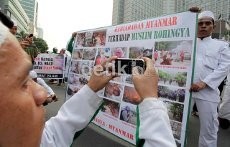 Aktivis Dompet Dhuafa Gelar Aksi Solidaritas untuk Rohingnya di HI