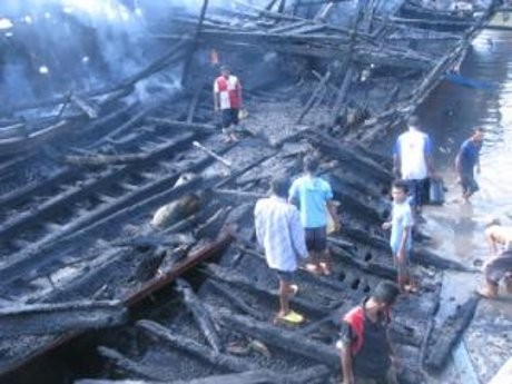 Kapal Kargo Terbakar Saat Sandar di Pelabuhan Batam 