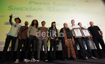 Ketujuh lagu tersebut merupakan lagu-lagu terbaru Slank di album I Slank U.  Tak hanya dapat mendengarkan lagu, Slank kini memanjakan para Slankers sejatinya dengan video klip mereka di handset tersebut.