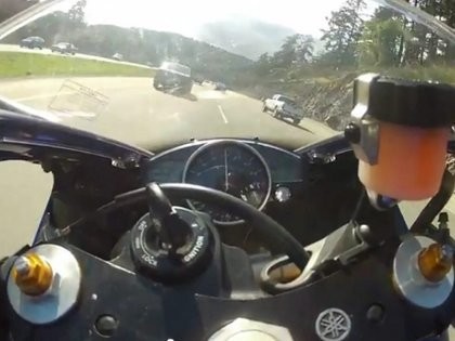 Pengendara Yamaha Ngebut Hampir 300 Km/Jam di Jalan Tol