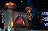 Konser Musik Spesial Lampion 100% Ikhlas itu merupakan sebuah rangkaian acara konser musik yang digelar menuju perayaan ulang tahun GlobalTV yang ke-10.