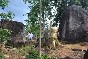 Kisah Si Pahit Lidah Mengutuk Pengantin Jadi Batu