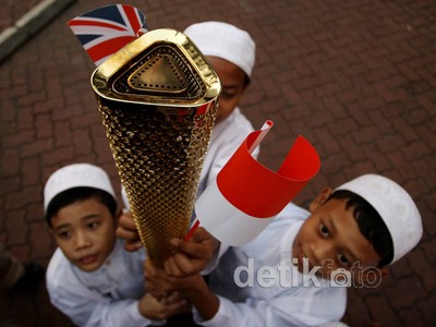 Santri Sambut Pembukaan Olimpiade London