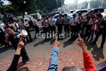 16 Tahun Kudatuli, Massa Demo di Istana