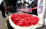 16 Tahun Kudatuli, Massa Demo di Istana