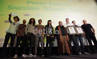 Ketujuh lagu tersebut merupakan lagu-lagu terbaru Slank di album I Slank U.  Tak hanya dapat mendengarkan lagu, Slank kini memanjakan para Slankers sejatinya dengan video klip mereka di handset tersebut.