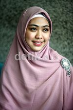 Manisnya Senyuman Oki Setiana Dewi