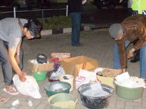 Polisi Sita Ribuan Petasan Dari Rumah Buruh Pasir